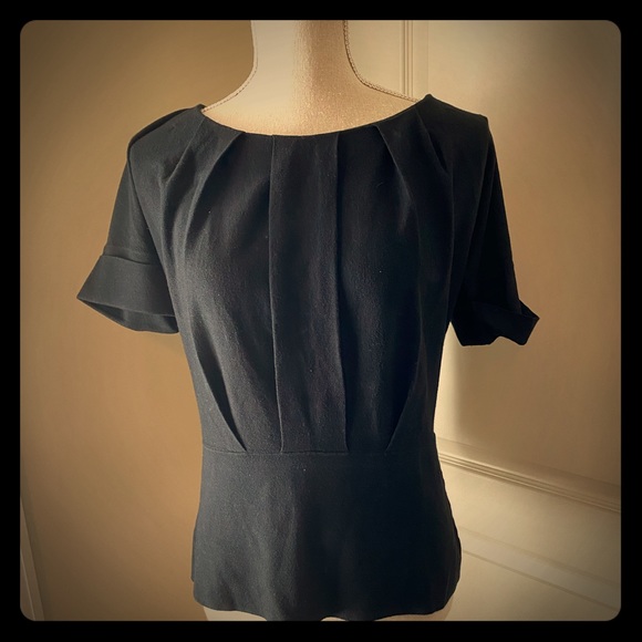 Black top - Picture 1 of 2